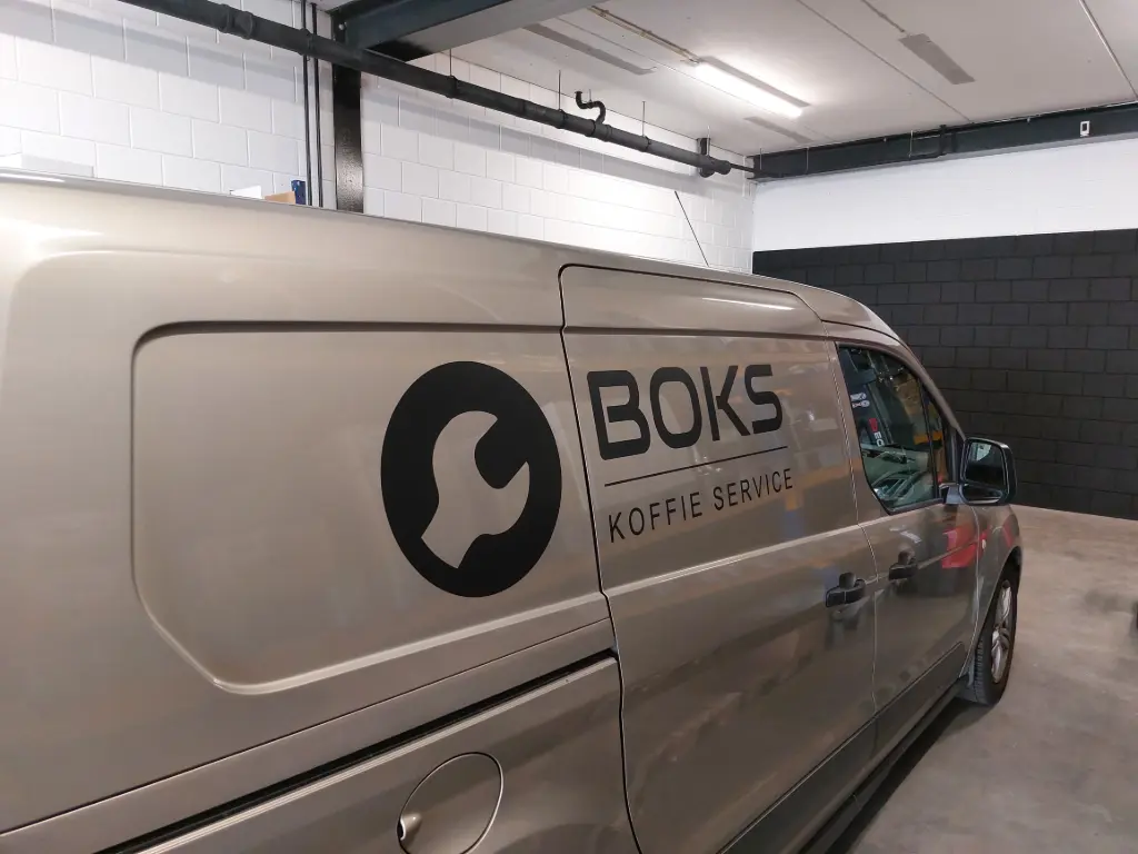 Vehicle lettering – Side view